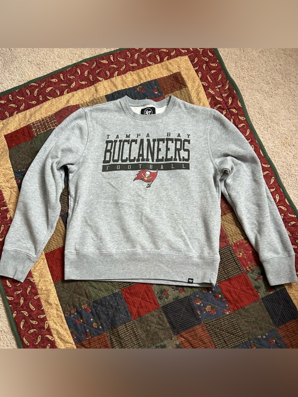 47 Tampa Bay Buccaneers Gray Logo Crewneck Sweatshirt - Size Medium